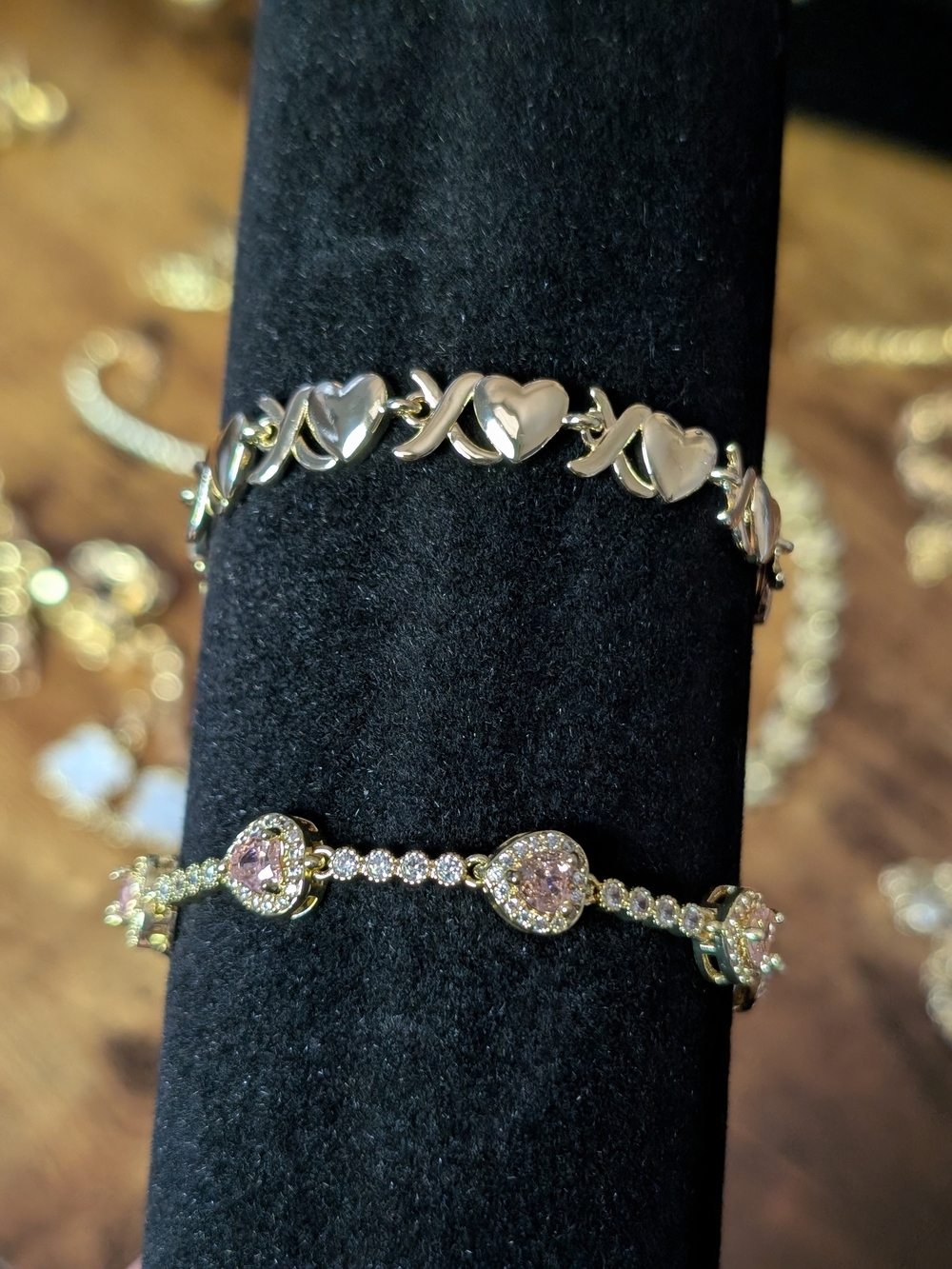 Women's Gold Heart & X Link Bracelet - Elegant Pink Accent